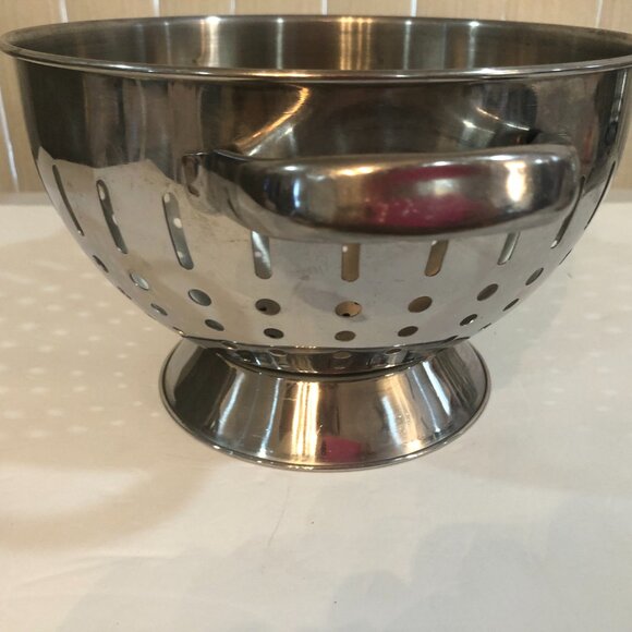 2 Vintage Unique Metal Strainer/Colander 11 1/2” handle to handle - Picture 5 of 7